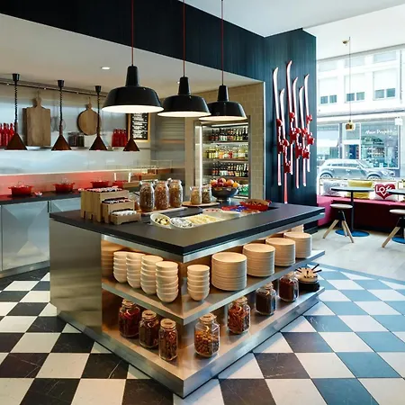 Citizenm